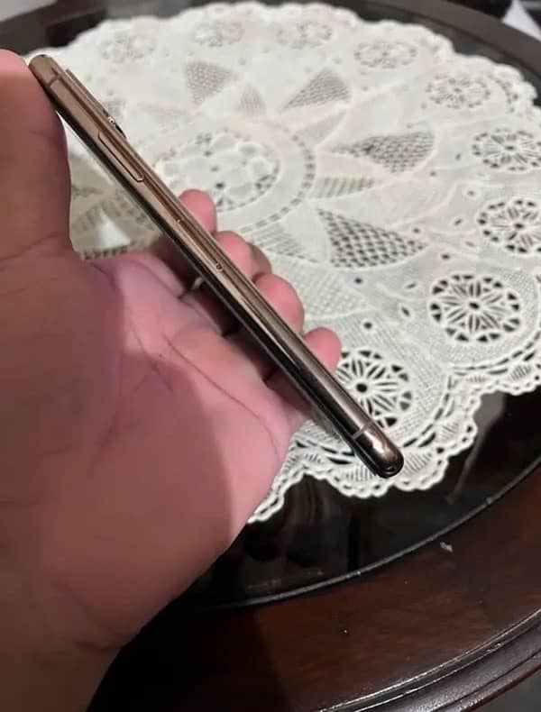 iPhone XS non pta Factory unlock 256gb E sim non active lush condition 2
