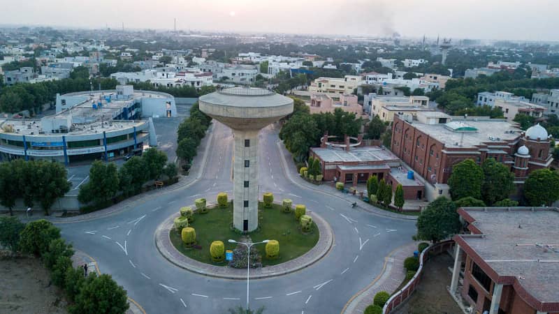 Prime Location 10 Marla Plot For Sale In Tauheed Block, Bahria Town Lahore. 2