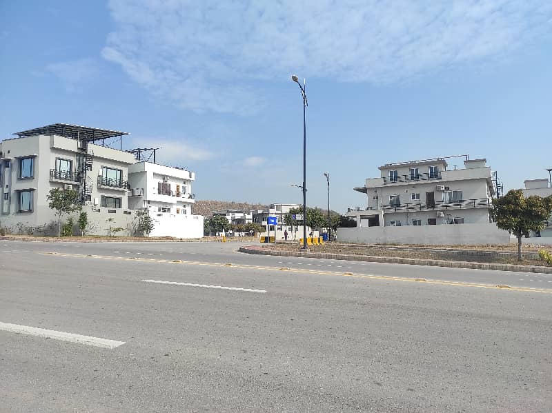 Sector J 10 Marla Avenue 8 Plot For Sale 3