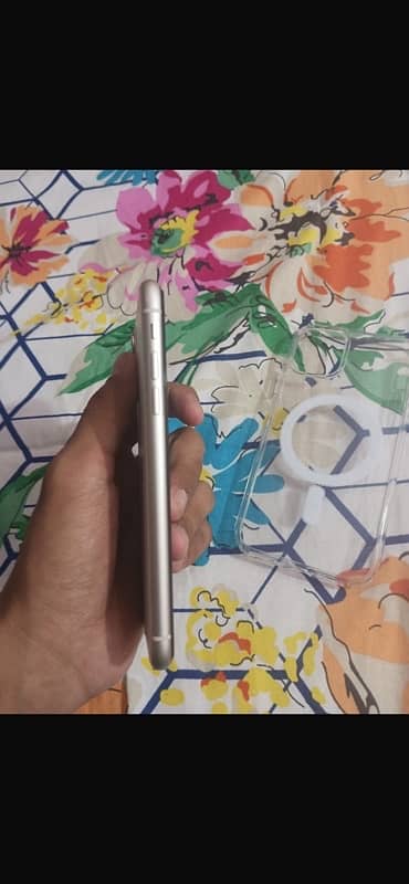 i phone 11 jv 10/10 condition (64 gb )final  45000 1