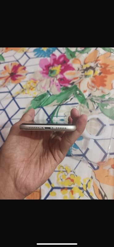 i phone 11 jv 10/10 condition (64 gb )final  45000 2