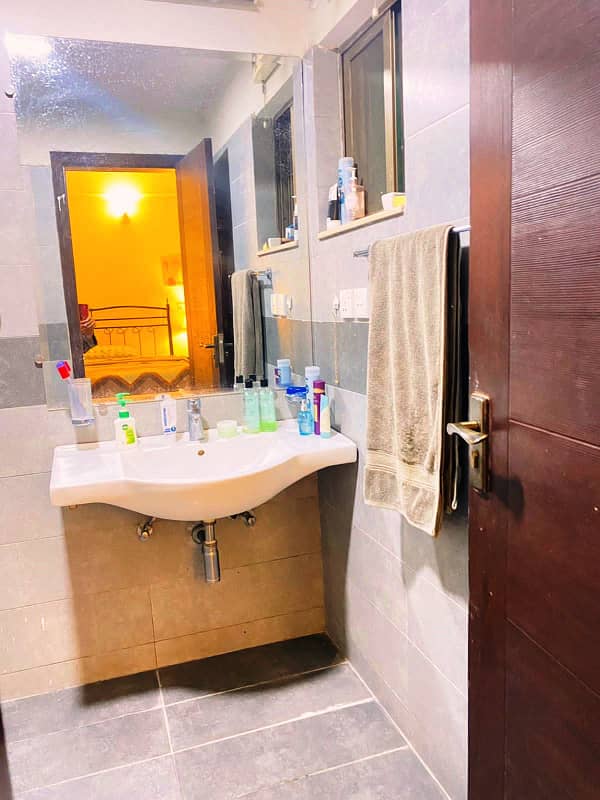 Army Housing Complex 3 bed rooms Flat For Sale Is Available Askari 10 - Sector F Lahore Cantt 7