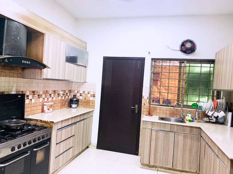 Army Housing Complex 3 bed rooms Flat For Sale Is Available Askari 10 - Sector F Lahore Cantt 9