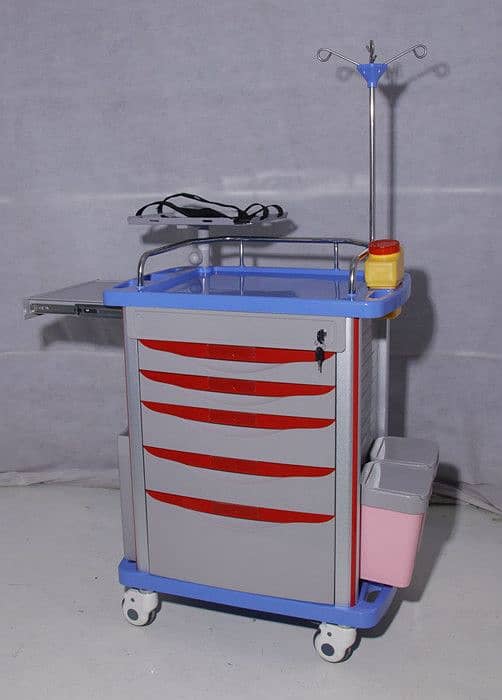 Medicine / emergency trolley . 0