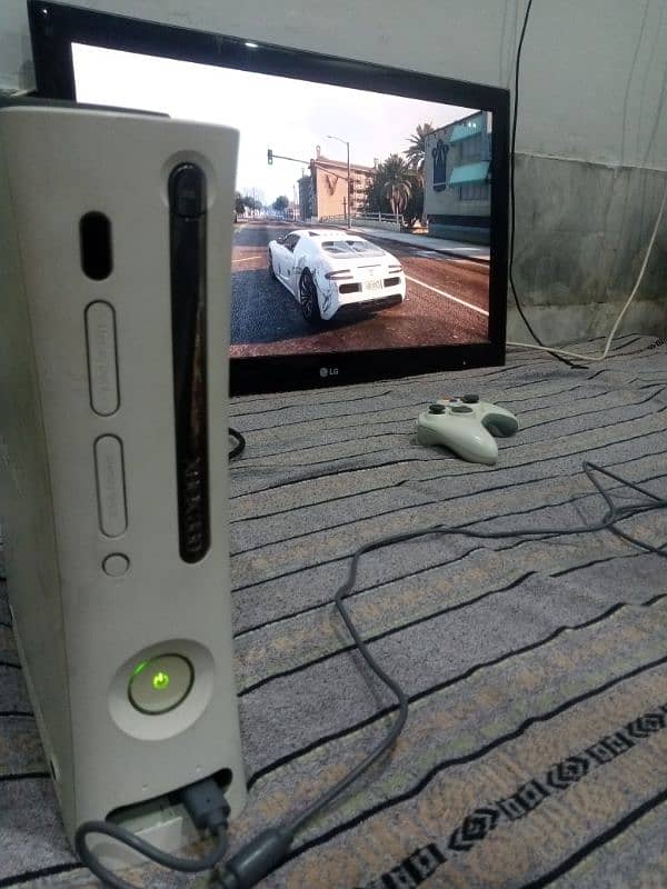 Xbox 360 500gb . . with 109 games  2 controllers. . . condition 10/10 0