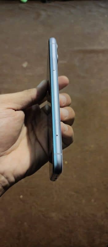 IPHONE 11 64 GB NON-PTA 6