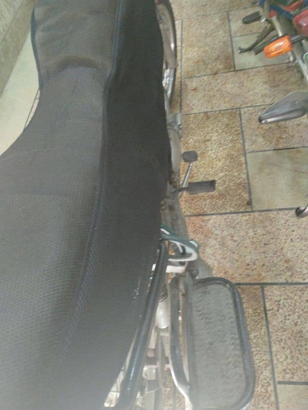 Suzuki 150 red First owner Lahore 4