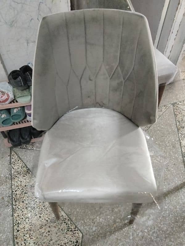 Urgent Selling 6 Chair Dining Table Urgent 9/10 New Condition 0