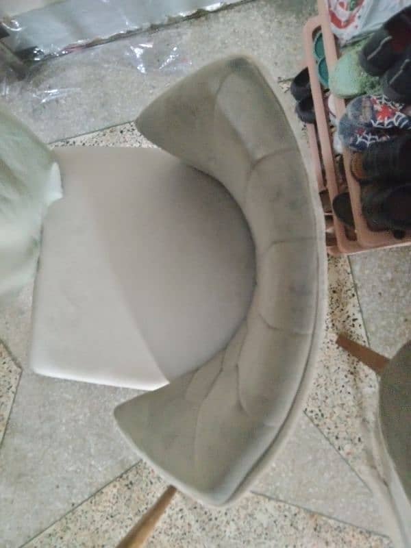 Urgent Selling 6 Chair Dining Table Urgent 9/10 New Condition 5