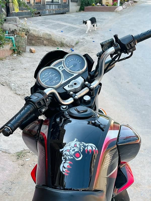 Honda CB 150F 3