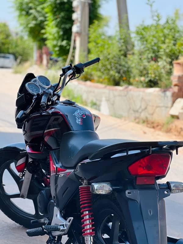 Honda CB 150F 4
