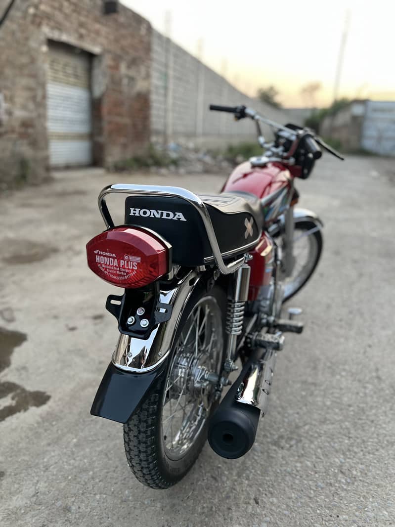 Honda CG125 Red 2023 4