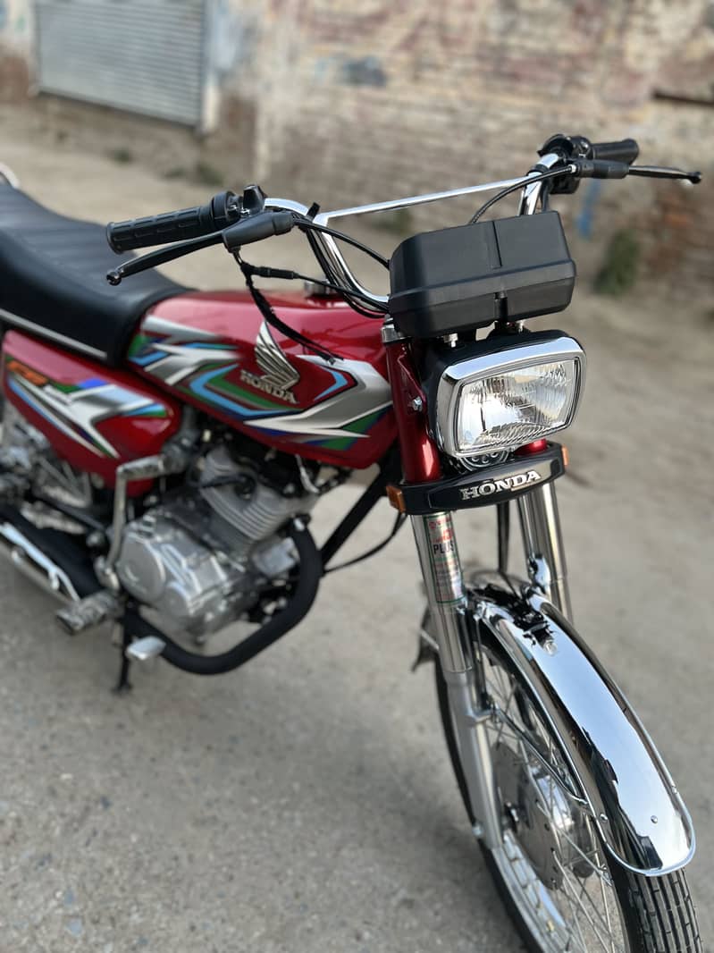 Honda CG125 Red 2023 5