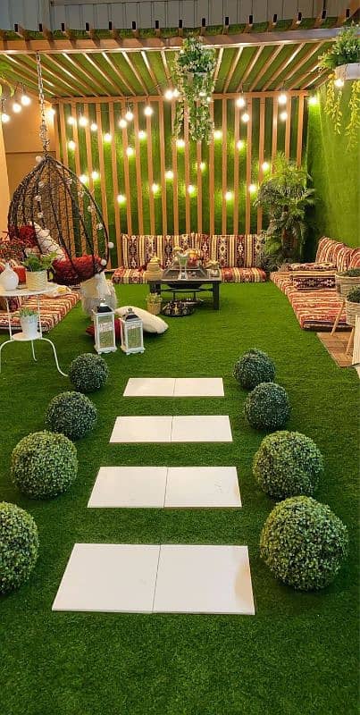 Wallpaper/Ceiling/Panels/Grass/Window Blind/Wood Vinyl Floor/Media Wal 7