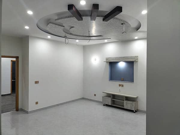 10 Marla separate gate separate garage upper portion available for Rent 9