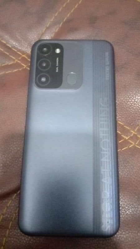 Tecno spark 8c 3