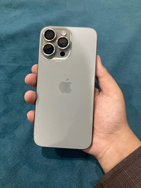 15 Pro Max Natural Titanium 1