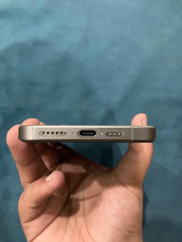 15 Pro Max Natural Titanium 2