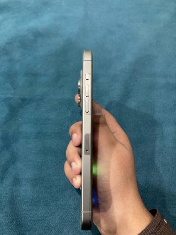 15 Pro Max Natural Titanium 4