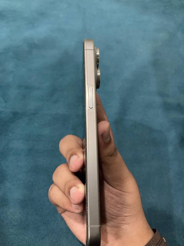 15 Pro Max Natural Titanium 5