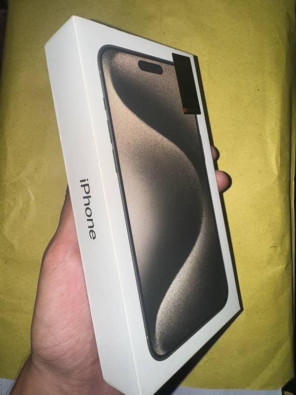15 Pro Max Natural Titanium 8