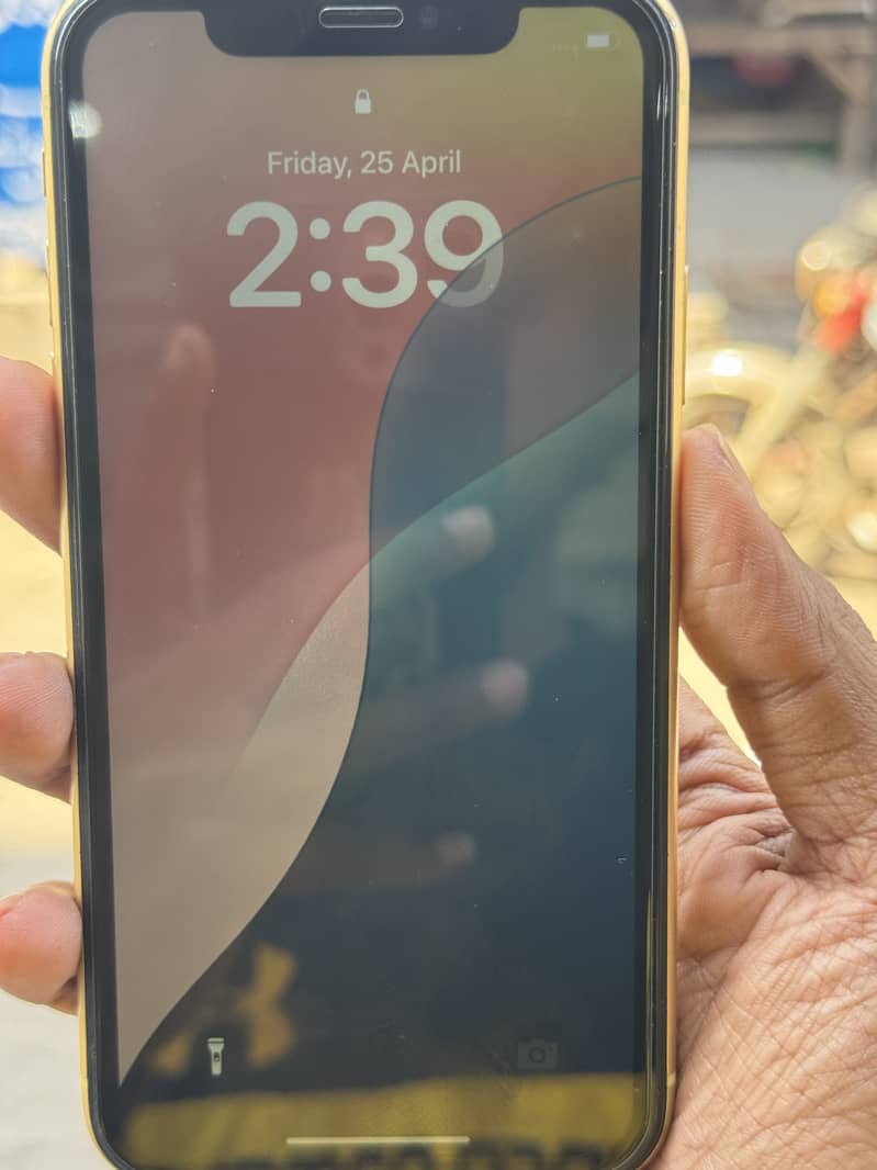 iPhone Xr battery 58 hai or lcd charge hai 1