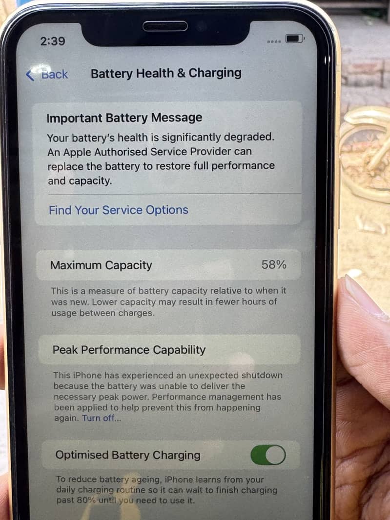 iPhone Xr battery 58 hai or lcd charge hai 2