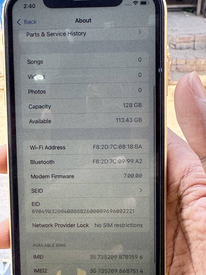 iPhone Xr battery 58 hai or lcd charge hai 4
