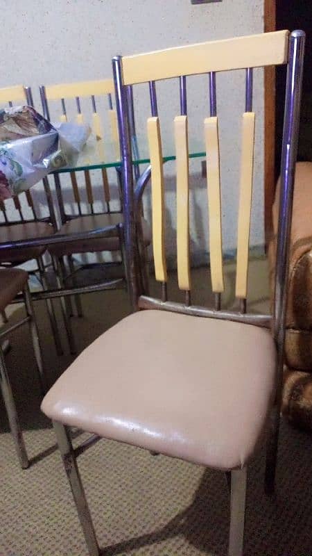 Glass table with six chairs in good condition 1