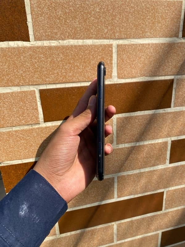 iphone XR 1