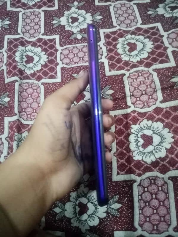 koi fault ni ha OK phone ha no charge no box all OK  open ni h mobile 1