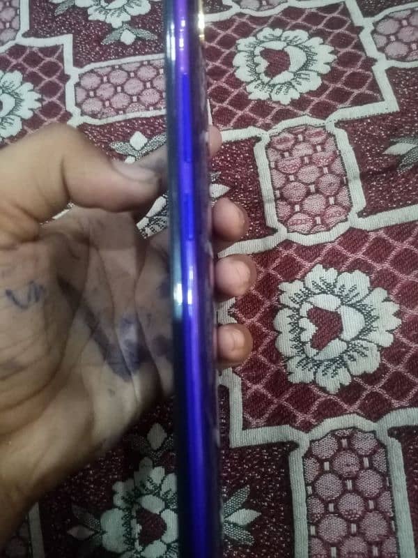 koi fault ni ha OK phone ha no charge no box all OK  open ni h mobile 2