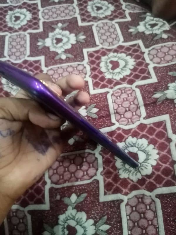 koi fault ni ha OK phone ha no charge no box all OK  open ni h mobile 3