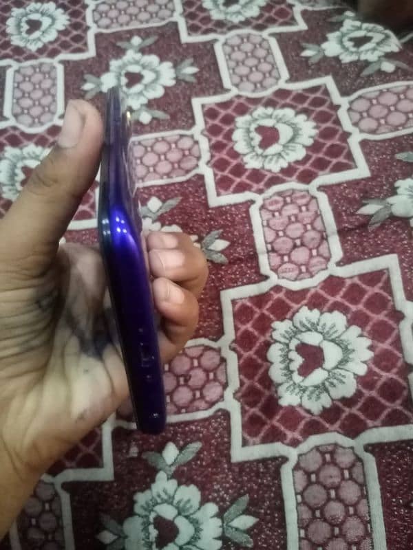 koi fault ni ha OK phone ha no charge no box all OK  open ni h mobile 5