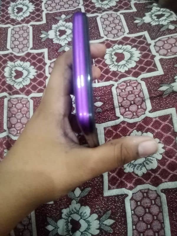 koi fault ni ha OK phone ha no charge no box all OK  open ni h mobile 7