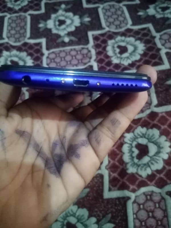 koi fault ni ha OK phone ha no charge no box all OK  open ni h mobile 8