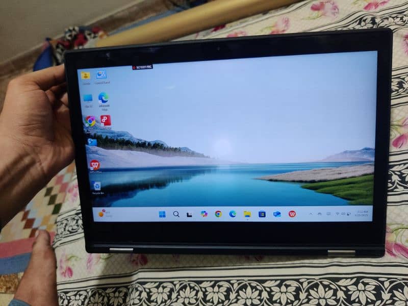 New Condition Lenovo Thinkpad Laptop with touch screen & Ipad Folding 3