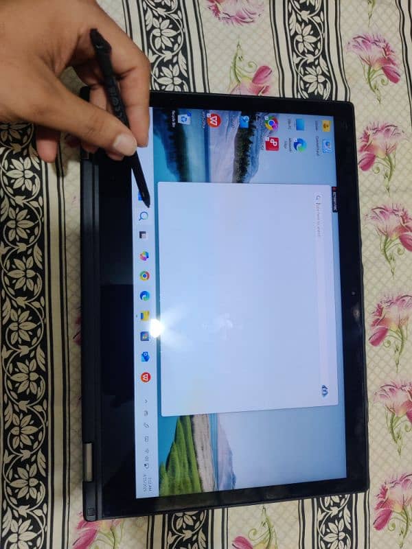 New Condition Lenovo Thinkpad Laptop with touch screen & Ipad Folding 4