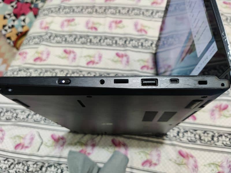 New Condition Lenovo Thinkpad Laptop with touch screen & Ipad Folding 7