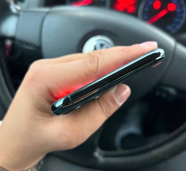 iphone 11 pro max 2