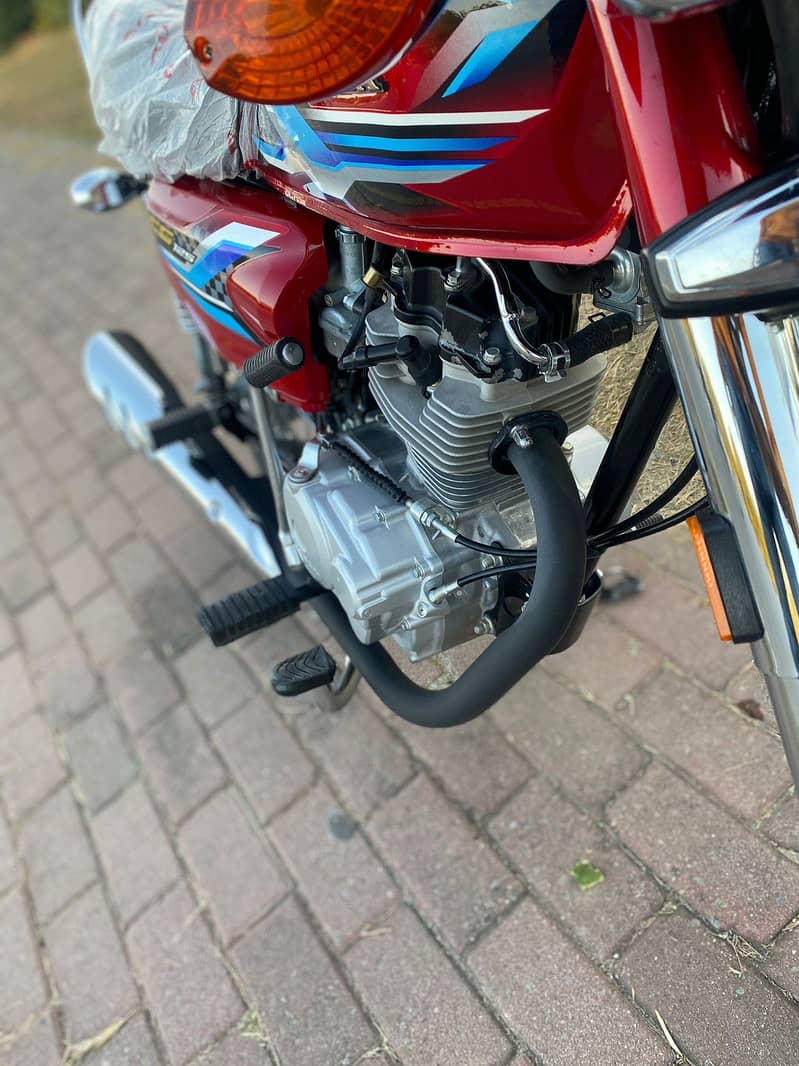 Honda 125 2024 model lush condition islamabad no  redcolour 2