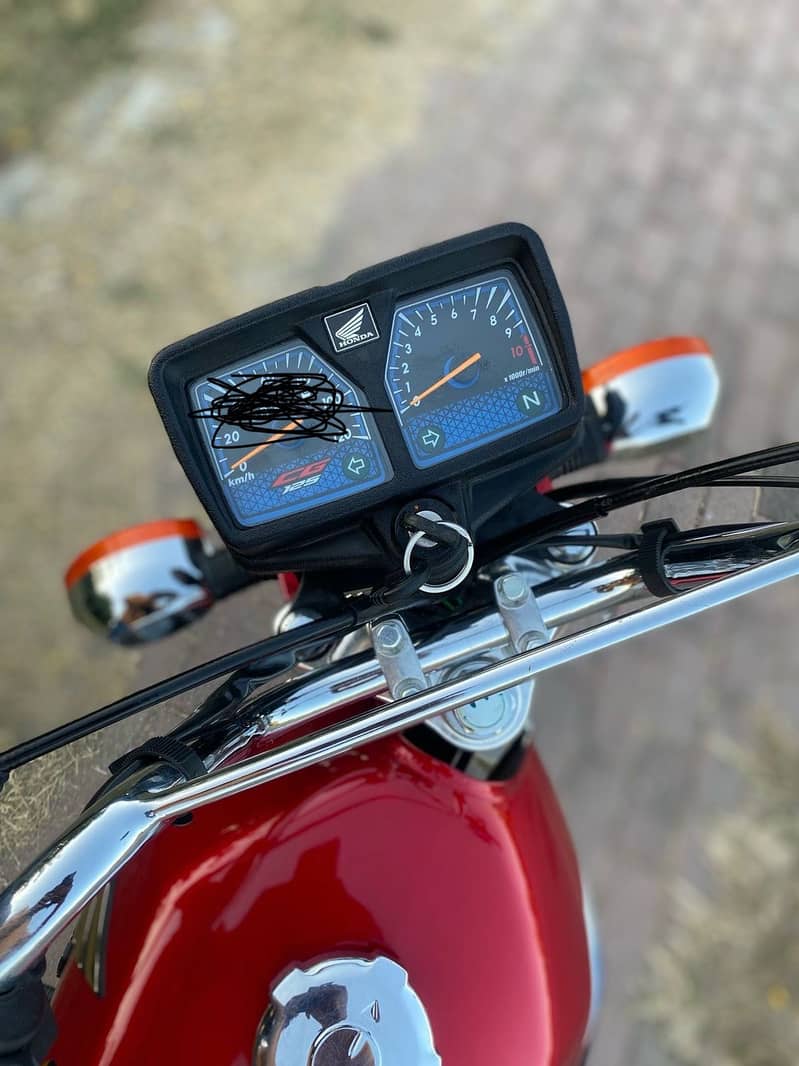 Honda 125 2024 model lush condition islamabad no  redcolour 3