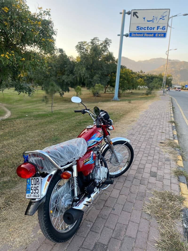Honda 125 2024 model lush condition islamabad no  redcolour 4