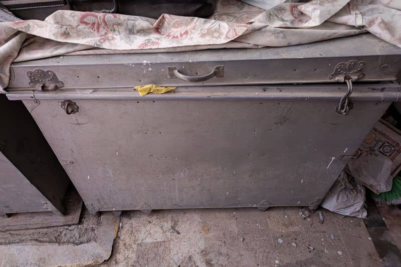 trunk Sandoq 1