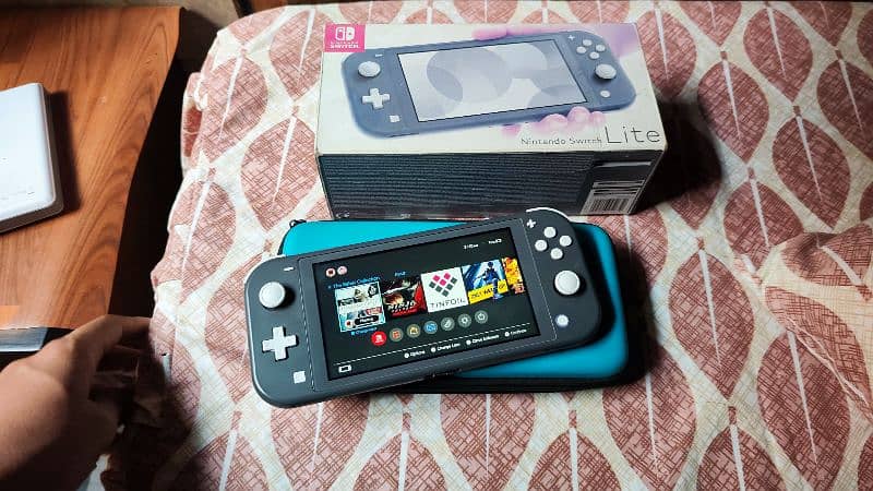 Nintendo switch lite with box 0