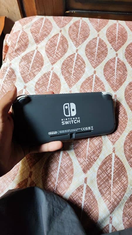 Nintendo switch lite with box 4