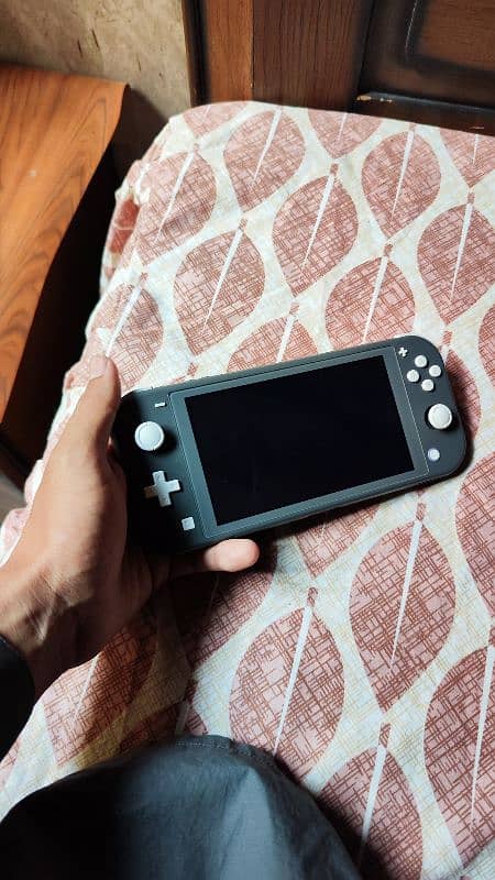 Nintendo switch lite with box 6