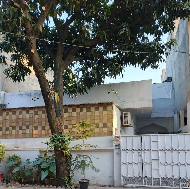 1800 Square Feet House For sale In Rs. 60000000 Only 3