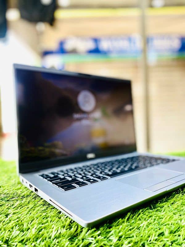 Dell latitude 7400 touch  8th gen core i7  16/256 GB SSD 3