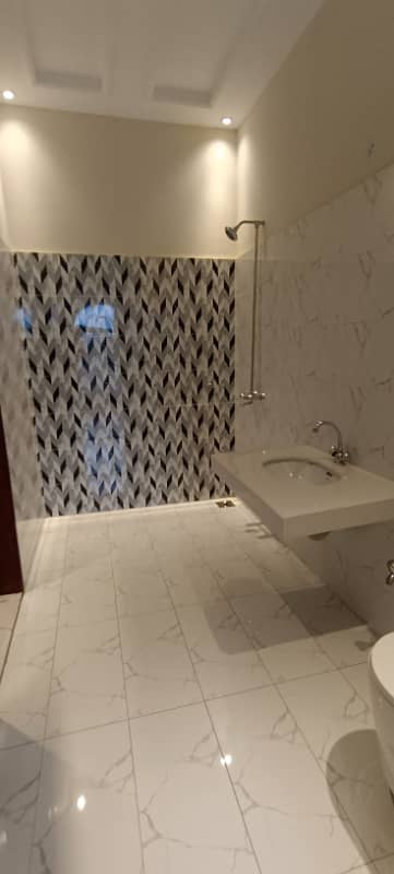 Prime Location Modren house 6